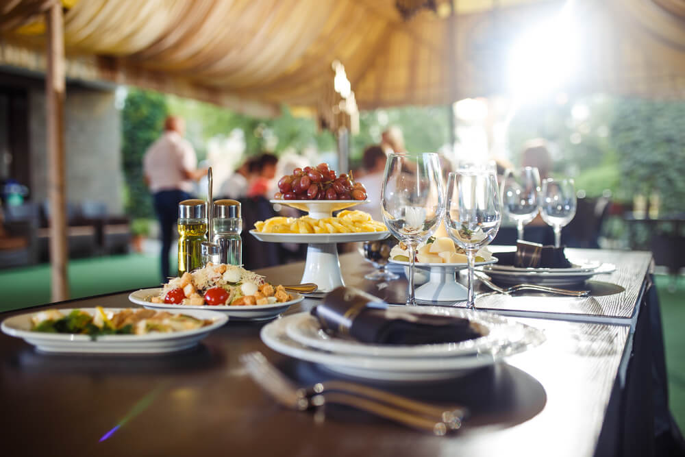 sparkling-glassware-stands-on-long-table-prepared-2026-01-08-06-36-09-utc