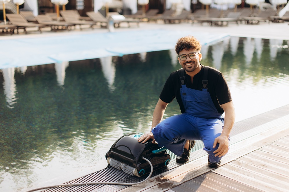 Professional Guide To Weekly Pool Cleaning